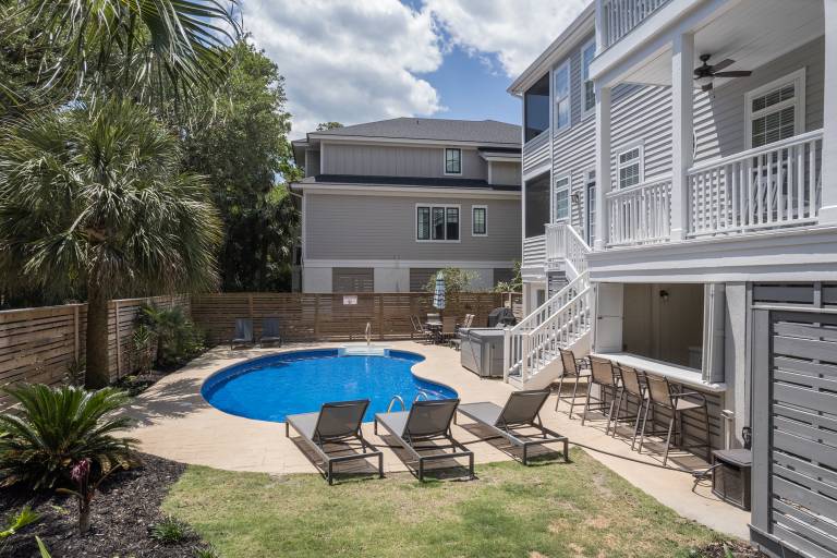 Family-oriented vacation home with barbeque, jacuzzi & private pool | Beach view | Beach nearby | Dogs allowed — photo 3