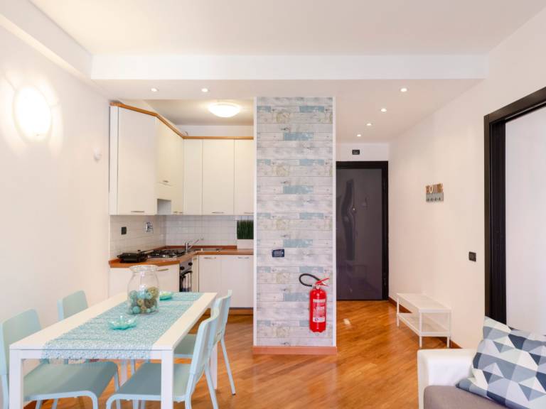 Apartment with patio | Close to Piazza De Ferrari — photo 4
