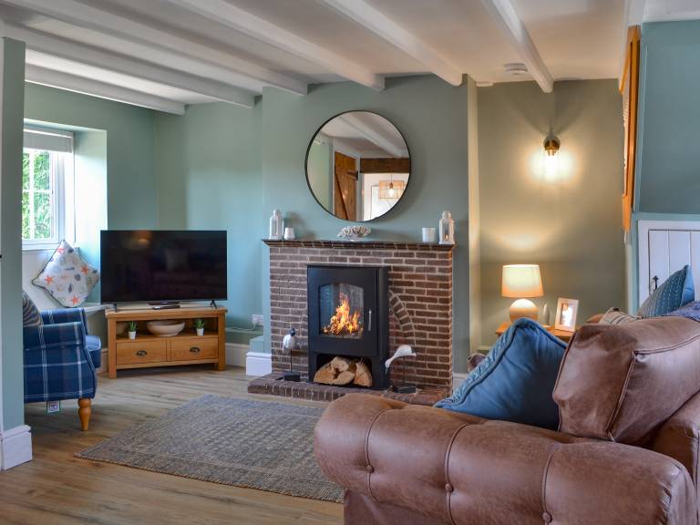 Cottage with BBQ, jacuzzi & garden | River view — photo 3