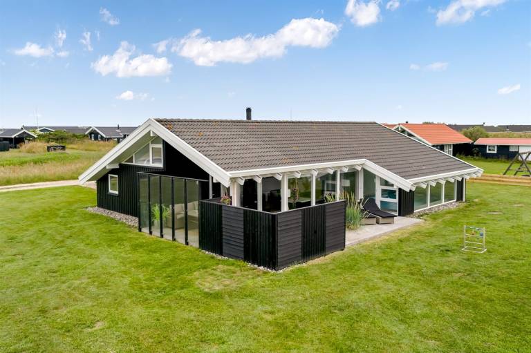 Family-oriented vacation home with sauna, terrace & private pool | Close to the beach | Pets are welcome in Lokken