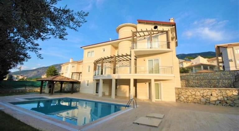 Villa with garden, private pool & terrace — photo 3