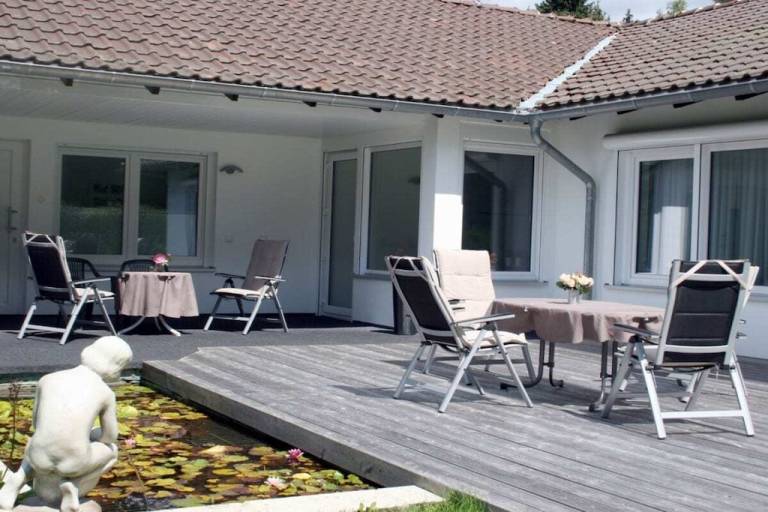 Vacation home with BBQ, terrace & garden — photo 3