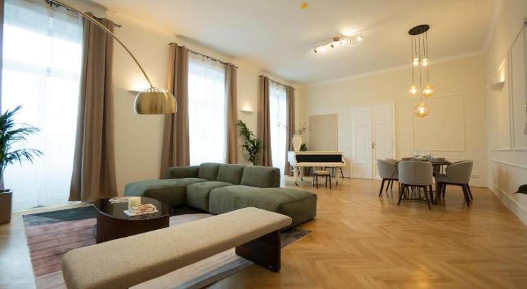 Chic 180m 3BR Apt near Parliament, Self Check-in in Vienna