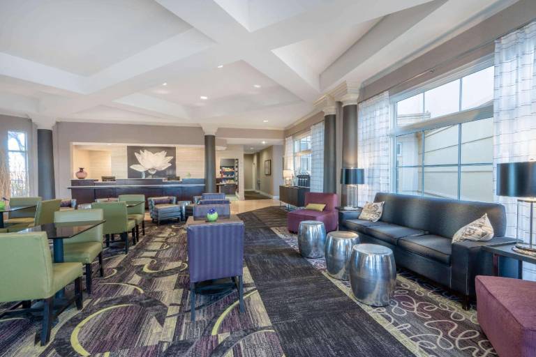La Quinta Inn & Suites by Wyndham Pueblo — photo 2