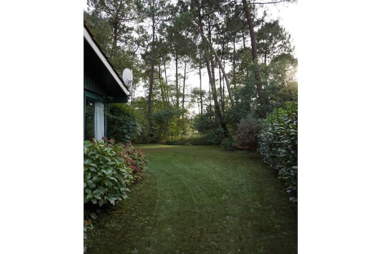 Vacation home with terrace & yard — photo 2