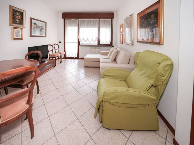 Apartment with patio — photo 5