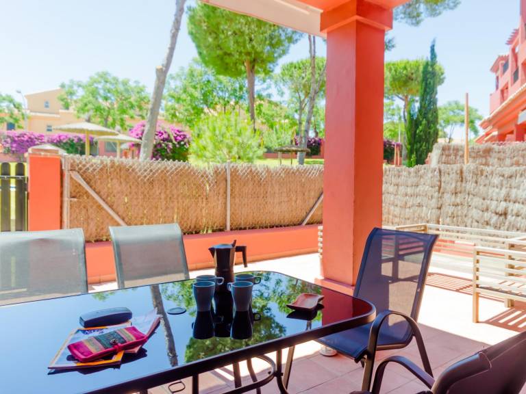 Apartment with patio, garden & pool — photo 2