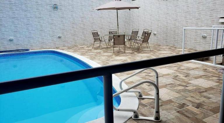 House with pool — photo 5