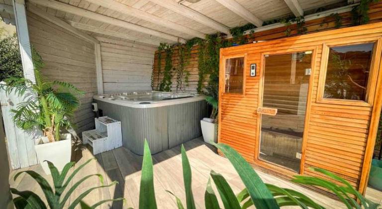 Tent with pool & hot tub — photo 2