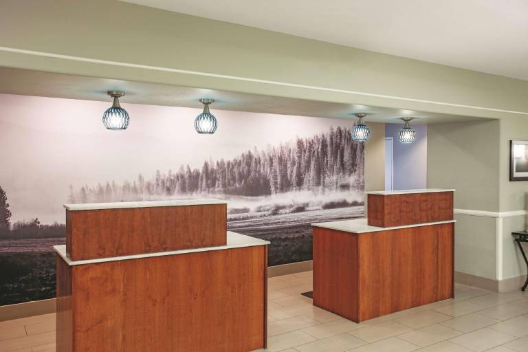 La Quinta Inn & Suites by Wyndham Bakersfield North — photo 5