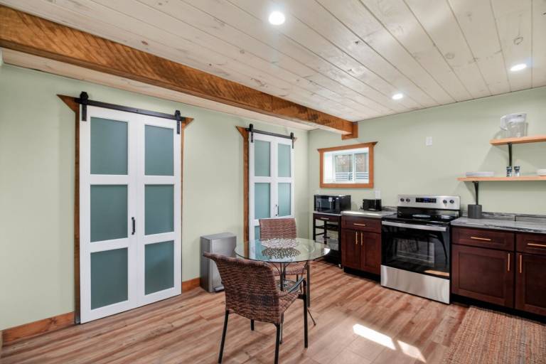 Condo with 1 room for 4 persons — photo 3
