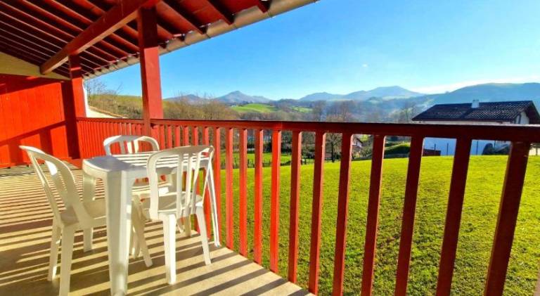 Apartment with pool in Ainhoa