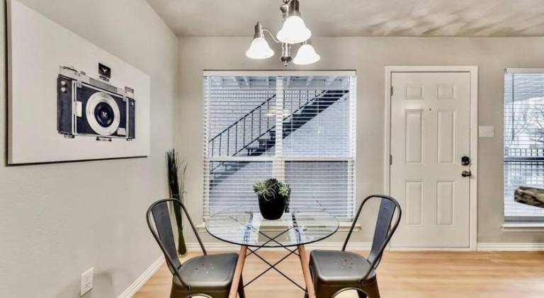 Apartment with pool — photo 4