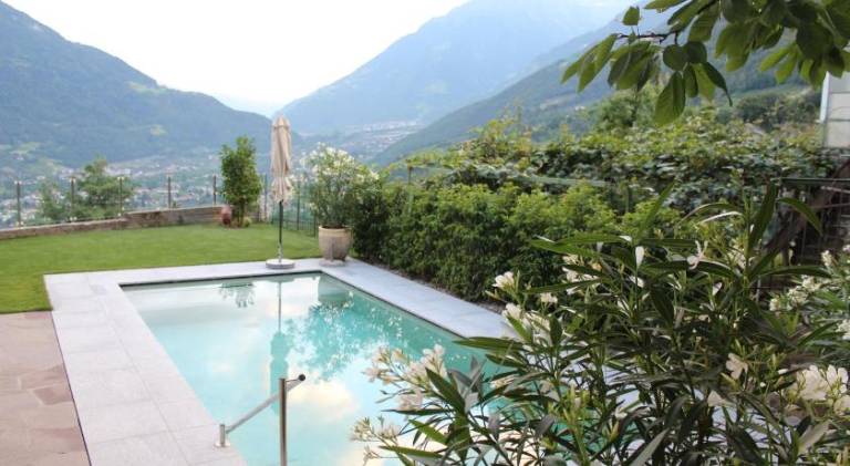 Holiday apartment with pool & yard | Perfect for remote work — photo 3