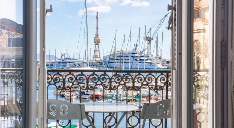 Balcon filant sur le port de La Ciotat, bienvenue! in La Ciotat