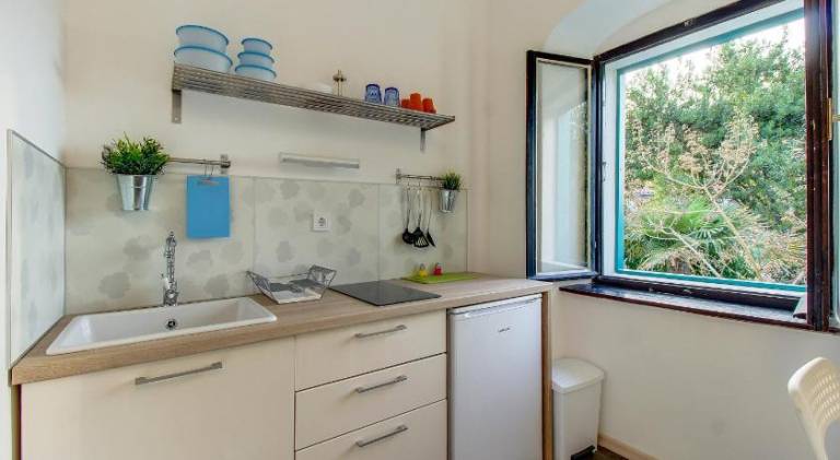Apartment with barbeque, terrace & garden — photo 4