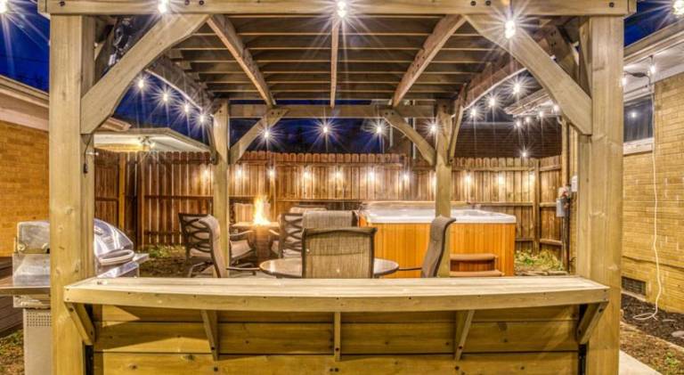 Vacation home with jacuzzi in Indiana