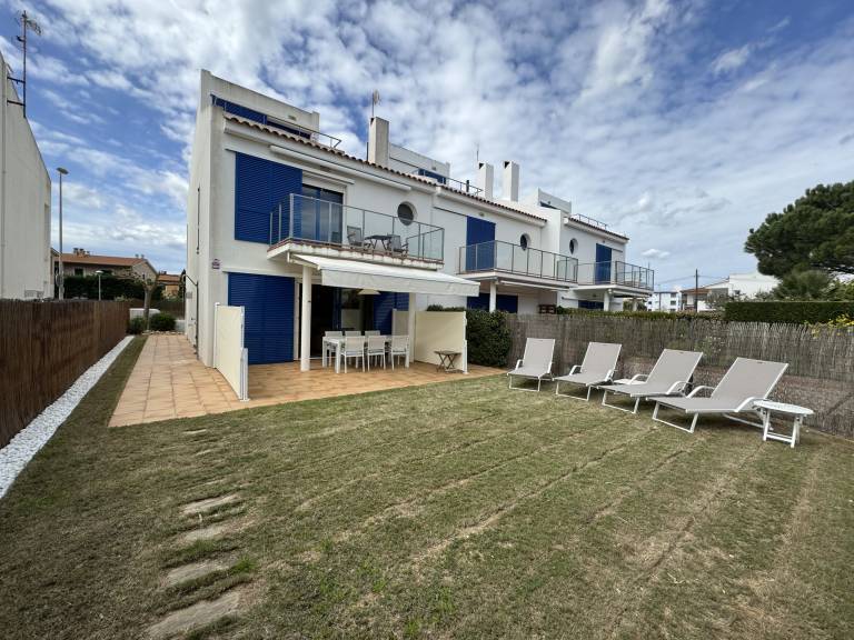 Fully equipped nice house with patio, pool & barbeque | Beach nearby | Pets are welcome — photo 2