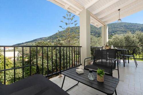 Vacation home with patio & yard — photo 2