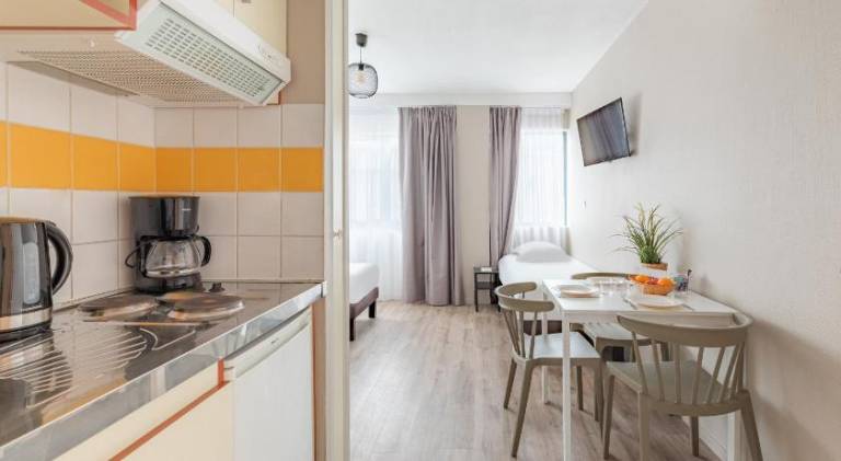 Serviced apartment with terrace | Suitable for remote work — photo 2