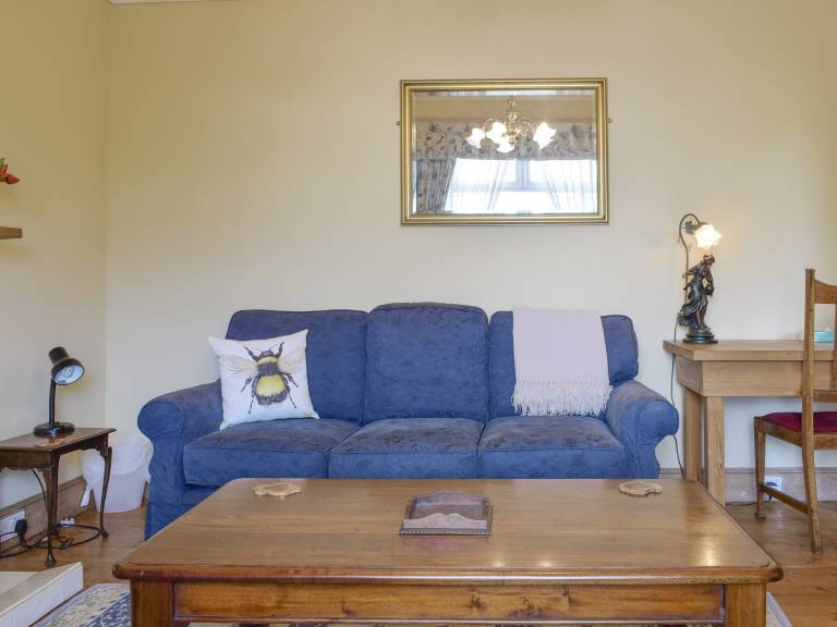 Family-oriented wonderful cottage with yard | River view | Pets are welcome — photo 4