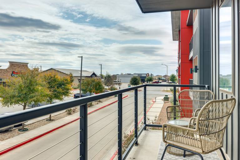 5 Mi to Dtwn: Modern Condo in New Braunfels! — photo 2