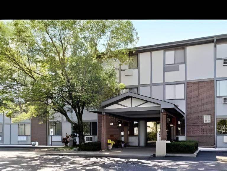 Super 8 By Wyndham Mundelein/Libertyville Area in Vernon Hills, IL