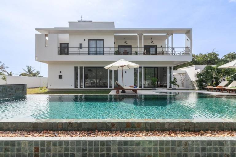 Big house with pool, barbeque & garden | Pets are welcome in Siem Reap