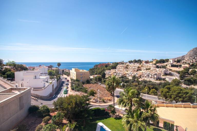 Fully equipped holiday apartment with pool, garden & patio | Pet-friendly in Alicante
