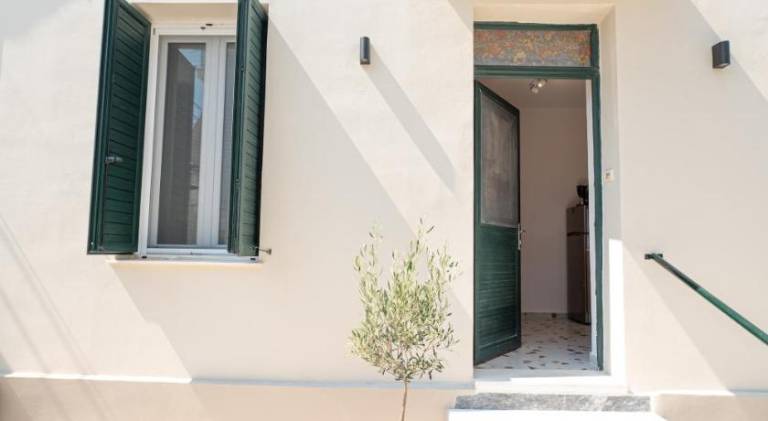 Villa with yard in Poros