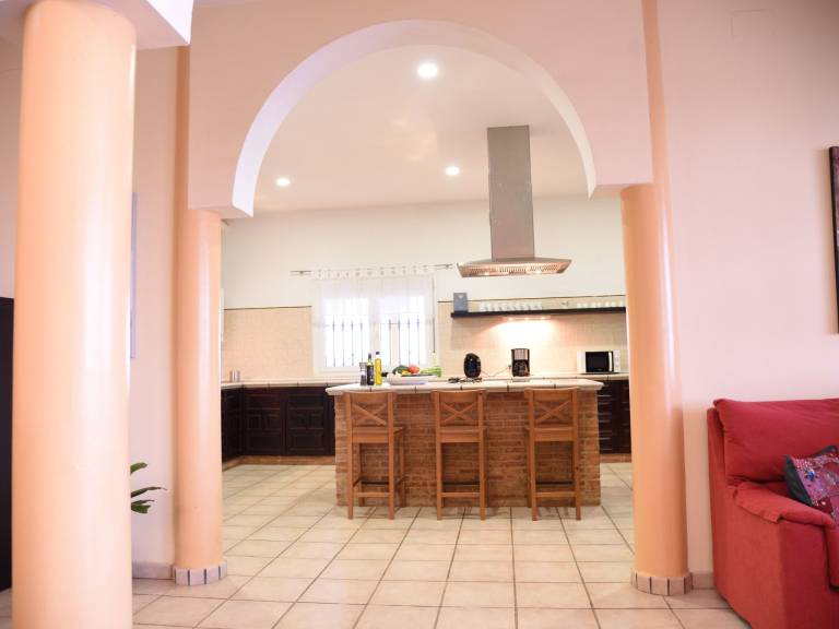 Fully equipped big house with grill, private pool & terrace | Nature view | Pets allowed — photo 4
