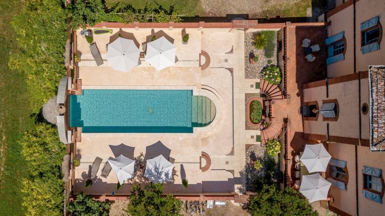 Family-friendly nice castle with patio, garden & private pool | Pet-friendly — photo 2