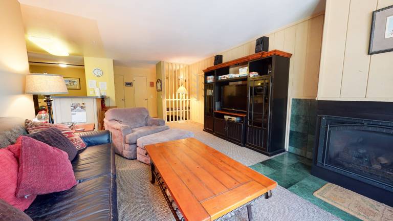 Condo with hot tub, patio & sauna — photo 5