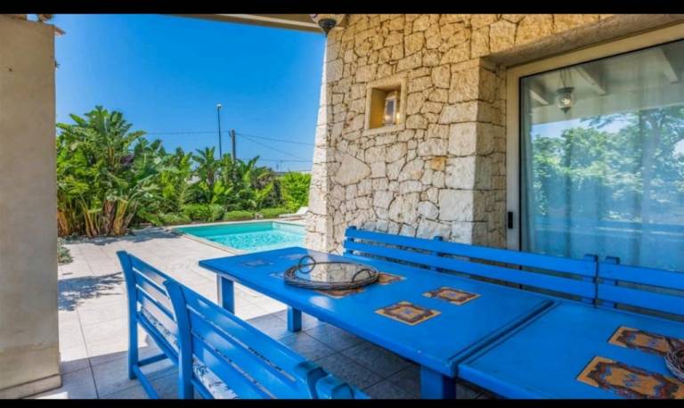 Villa with barbecue, yard & private pool | Garden view — photo 3