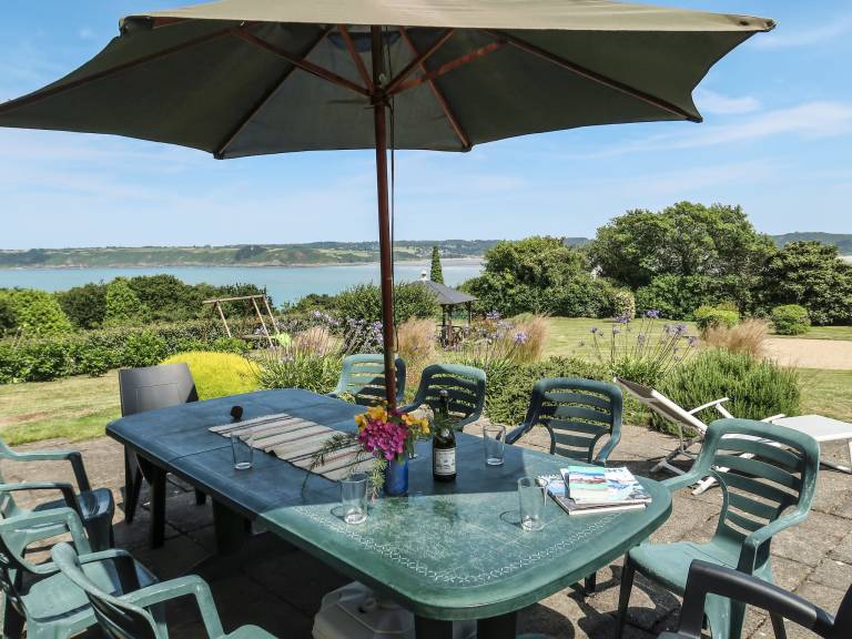Vacation home with yard, grill & terrace | Sea view — photo 2