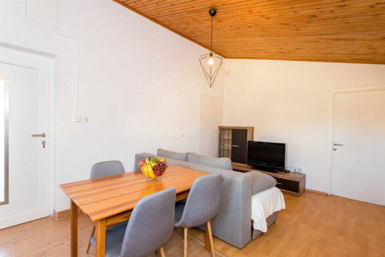 Apartment with 2 rooms for 5 persons — photo 2