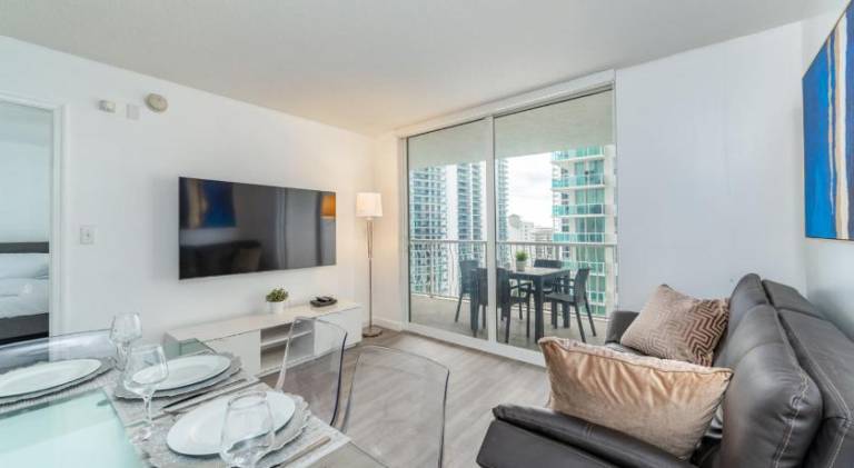 Nice vacation home with pool & hot tub | Good for workation | Dogs allowed in Miami, FL