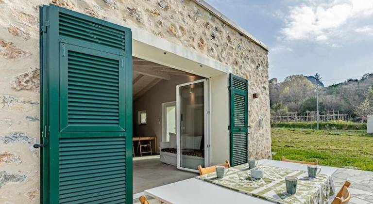 Vacation home with yard in Celle Ligure