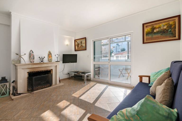 Central Albufeira Vacation Flat with Shared Pool — photo 3