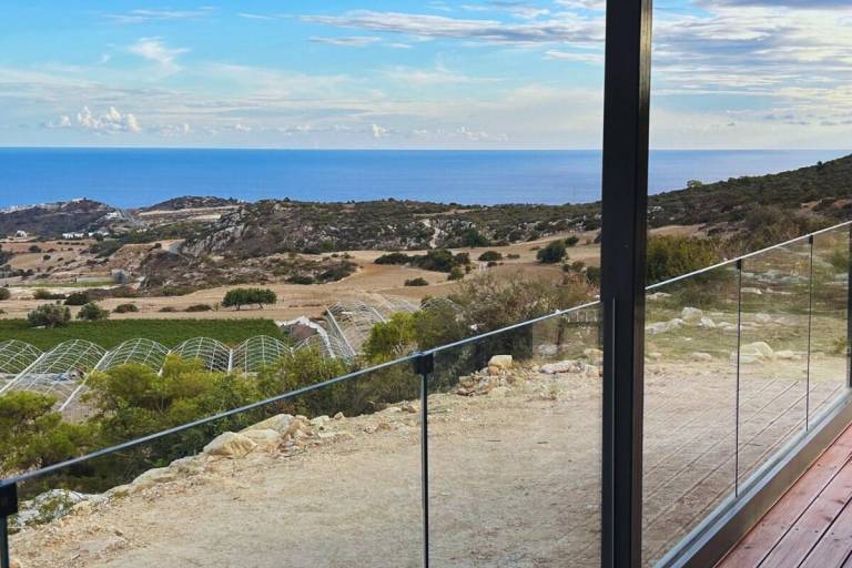 Tiny Home with Huge View — photo 4