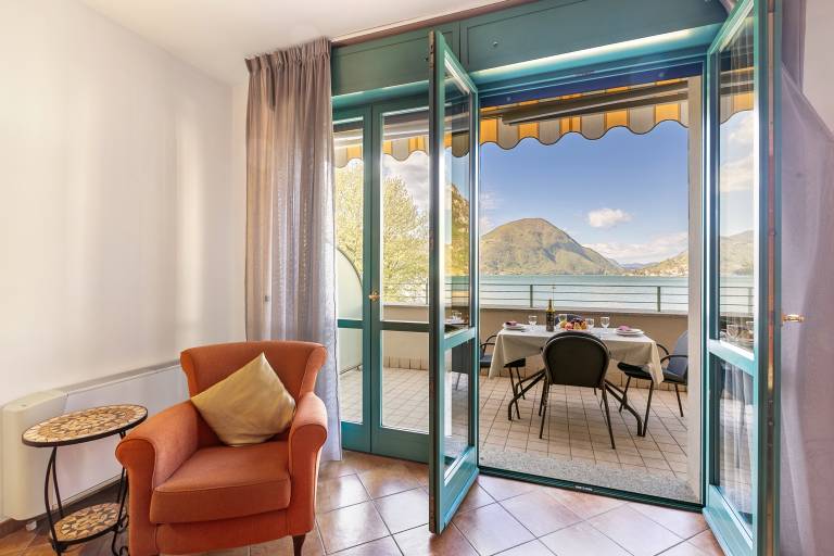 Holiday apartment with terrace | Water view — photo 2