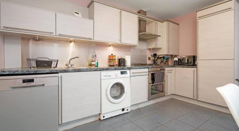 5 Bed Finnieston SkyHigh Duplex with Parking — photo 5