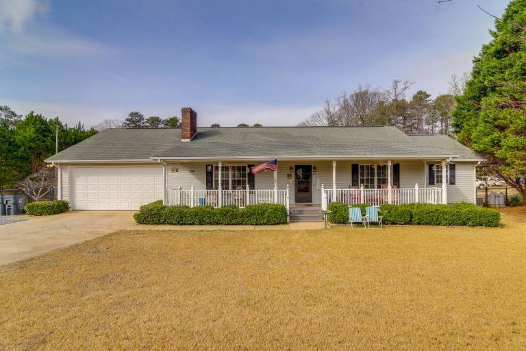 Suwanee Apt w/ Pet-Friendly Yard, Walk to Park! — photo 3