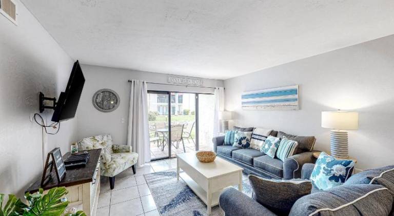 Pleasant apartment with pool | Beach nearby | Pets allowed in Bradenton Beach, FL