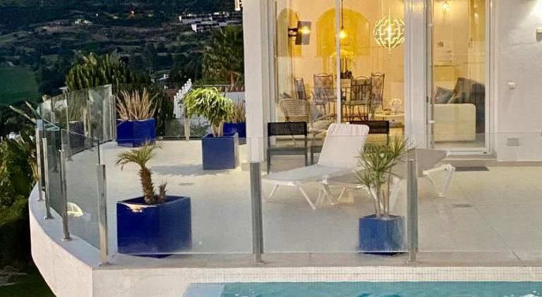 Ample villa with pool, grill & patio | Dogs allowed — photo 3