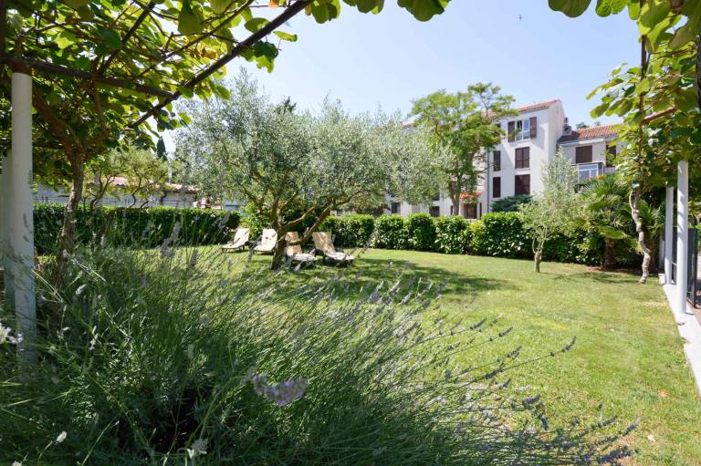 Beautiful apartment with yard, terrace & grill | Close to the beach | Pets are welcome — photo 4