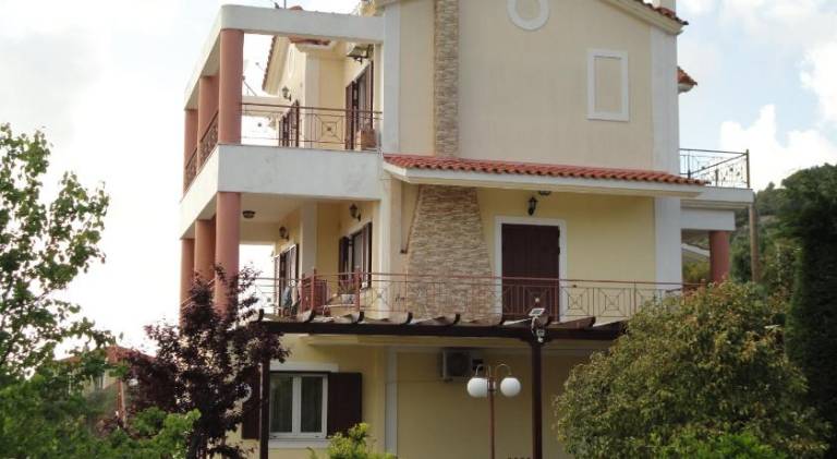 House with garden, terrace & BBQ in Kefalonia