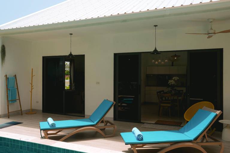 Villa with pool & yard — photo 5
