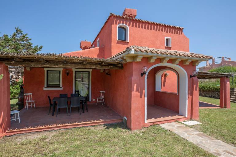 Villa with barbecue, yard & private pool | Garden view — photo 4