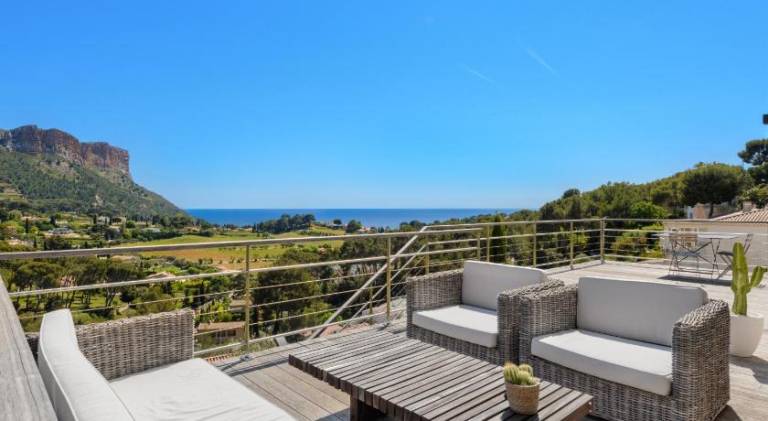 Villa with terrace, private pool & yard | Perfect for remote work — photo 5